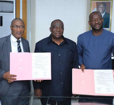 Le vendredi 14 février 2025, le cabinet du Ministère de l’Agriculture, du Développement rural et des Productions vivrières a servi de cadre à la signature de la convention de cession de gestion de trois (3) zones agro-industrielles entre la Société de Gestion et de Développement des Infrastructures Industrielles, SOGEDI et le Conseil du Coton et de l’Anacarde.